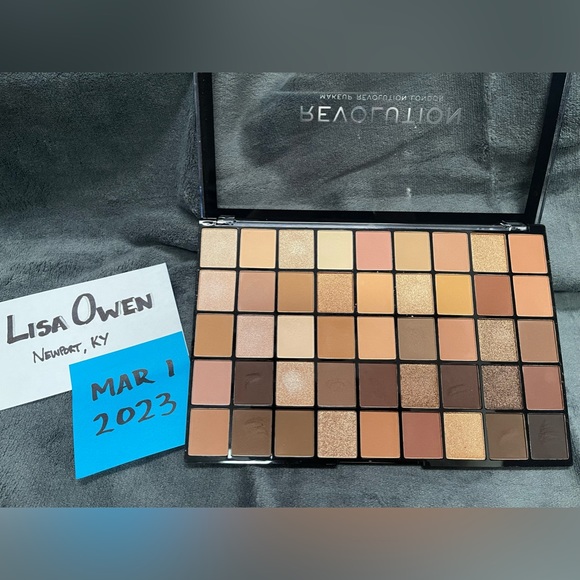 Revolution Eyeshadow Palette Naturals - Picture 2 of 2